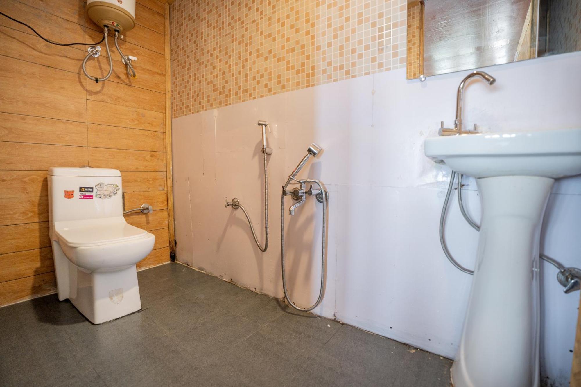 Monratino Himadrie -2 Mins Walk From Mall Road - All Rooms Have Kanchenjunga Mountain View Дарджилинг Экстерьер фото