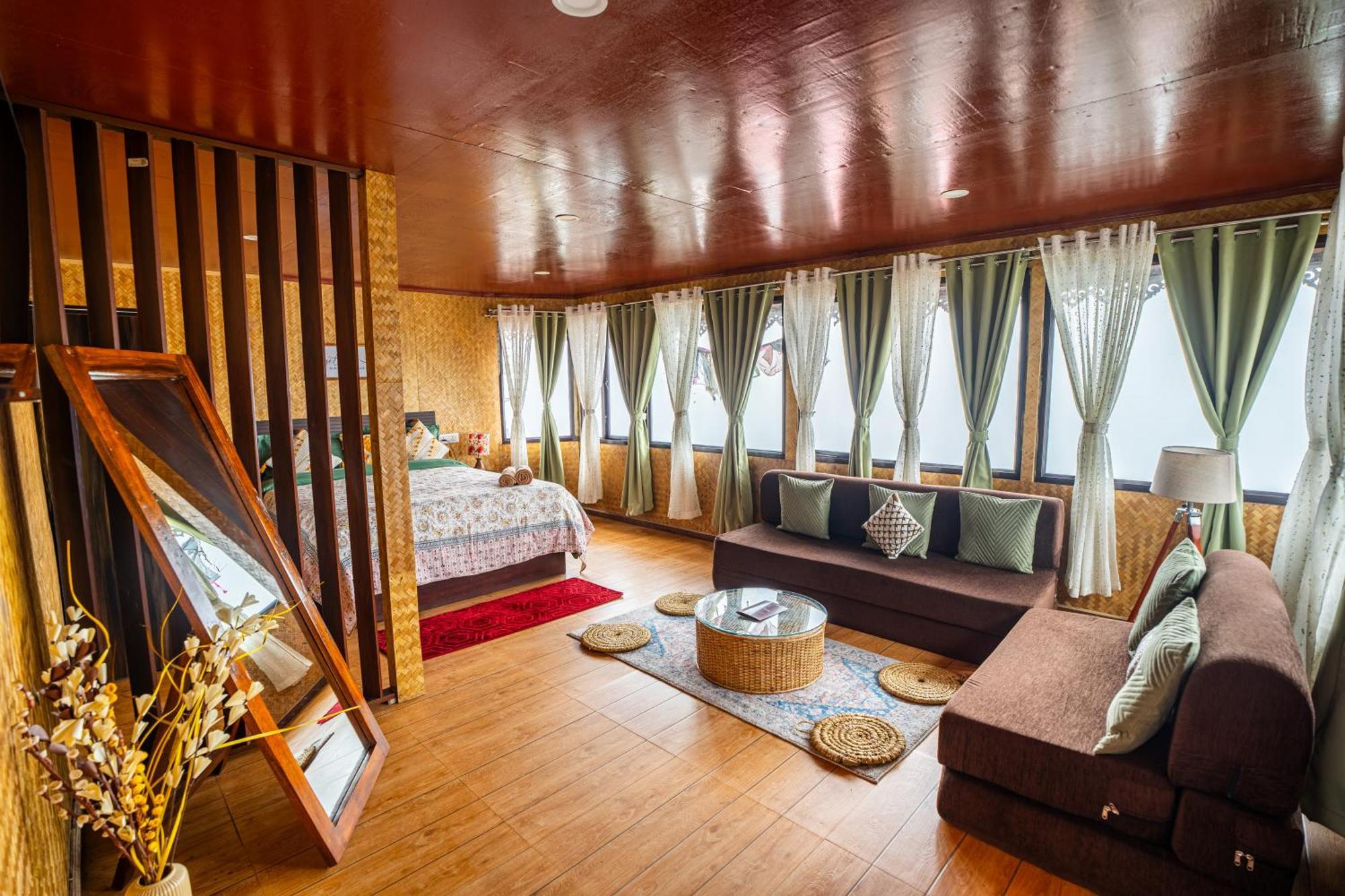 Monratino Himadrie -2 Mins Walk From Mall Road - All Rooms Have Kanchenjunga Mountain View Дарджилинг Экстерьер фото