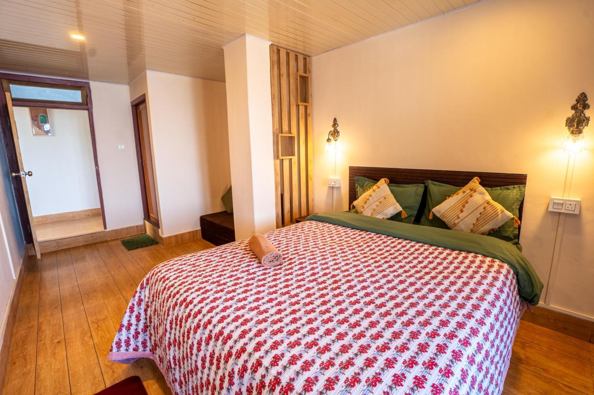 Monratino Himadrie -2 Mins Walk From Mall Road - All Rooms Have Kanchenjunga Mountain View Дарджилинг Экстерьер фото
