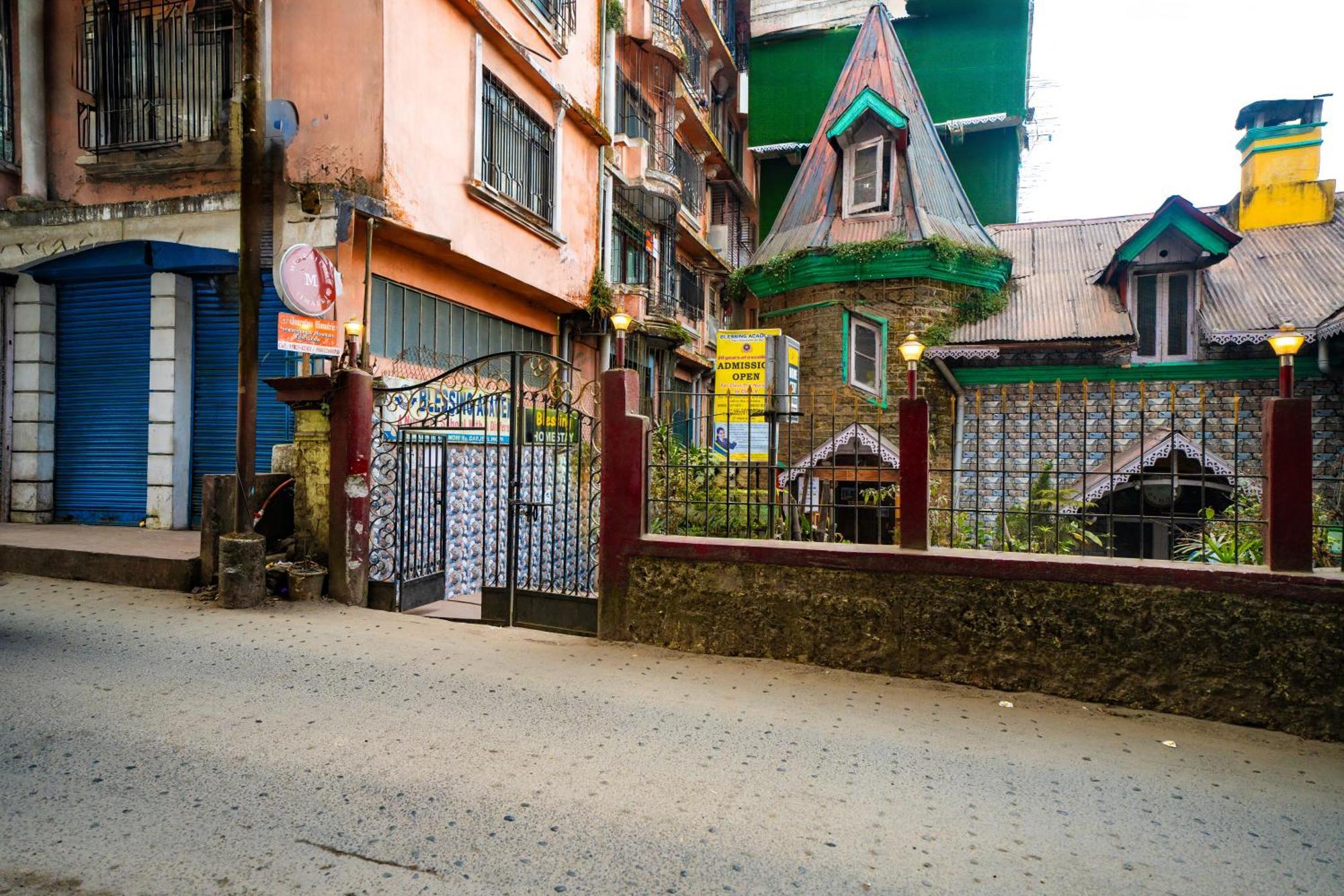 Monratino Himadrie -2 Mins Walk From Mall Road - All Rooms Have Kanchenjunga Mountain View Дарджилинг Экстерьер фото