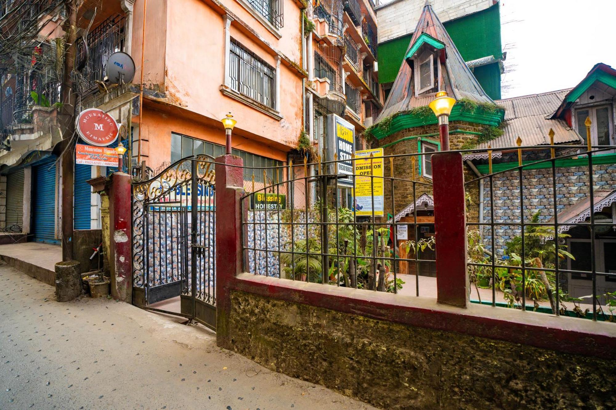 Monratino Himadrie -2 Mins Walk From Mall Road - All Rooms Have Kanchenjunga Mountain View Дарджилинг Экстерьер фото