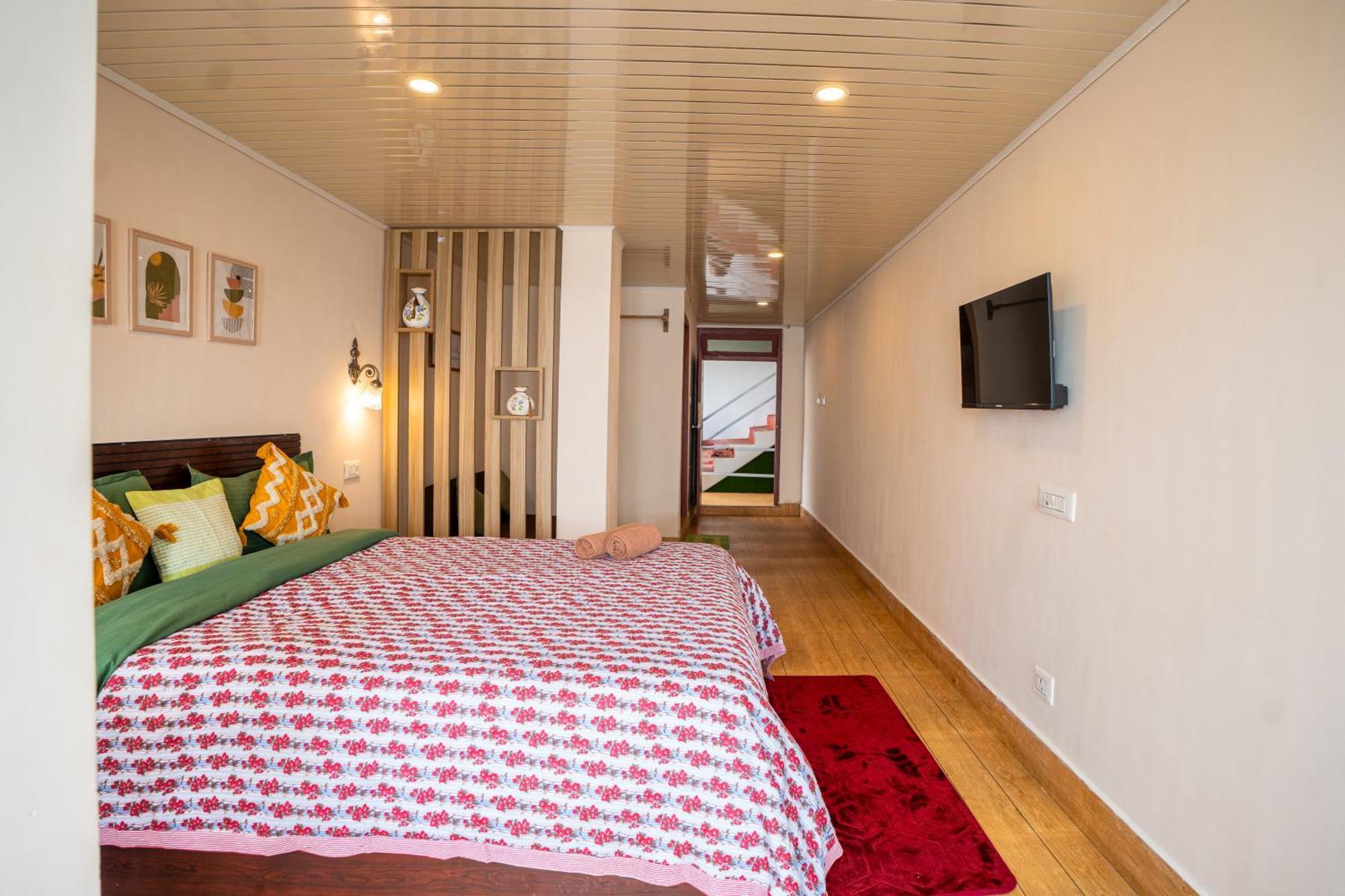Monratino Himadrie -2 Mins Walk From Mall Road - All Rooms Have Kanchenjunga Mountain View Дарджилинг Экстерьер фото